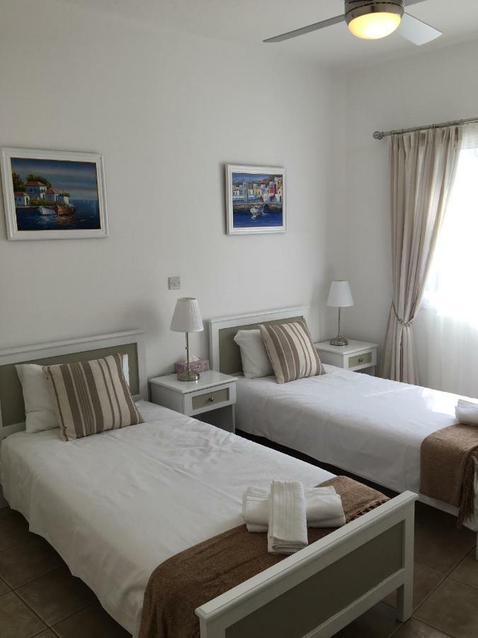 Kings Palace - Fabulous Pool-Side 2 Bed Apartment Paphos Eksteriør billede