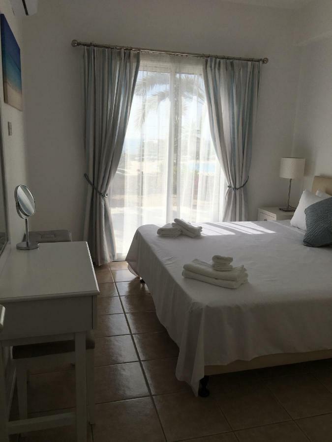 Kings Palace - Fabulous Pool-Side 2 Bed Apartment Paphos Eksteriør billede